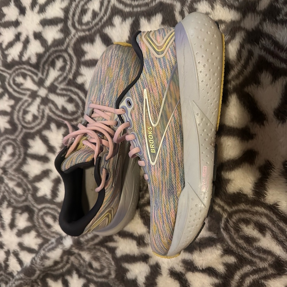 Brooks Women's Pastel Athletic Shoes